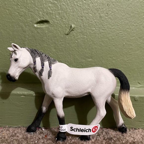 Brand New Schleich Arabian Mare - Picture 2 of 3